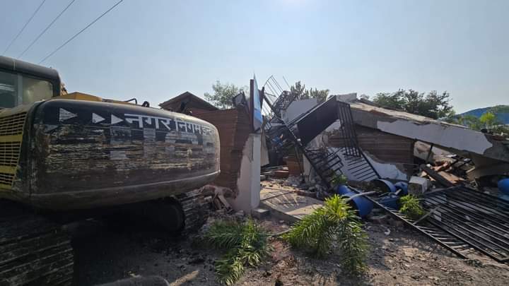 जिला प्रशासन की बड़ी कार्रवाई बेशकीमती शासकीय जमीन से हटाया गया अतिक्रमण।