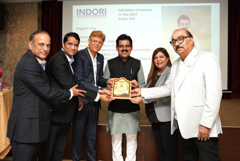 दुबई मे सांसद शंकर लालवानी का सम्मान इंदौरीे NRI ने बड़े जोर शोर से किया। लोटते समय सांसद शंकर लालवानी दुबई मे रुके