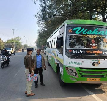 कलेक्टर श्री आशीष सिंह के निर्देश पर आरटीओ ने की यात्री बसों पर कार्यवाही।