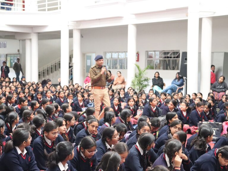*साइबर स्टॉकिंग, बुलिंग करने के लिए वर्चुअल क्रिमिनल्स कर रहे है आपकी ऑनलाइन गतिविधियों की निगरानी, इसलिए सोशल मीडिया के उपयोग में पूरी रखे सावधानी।