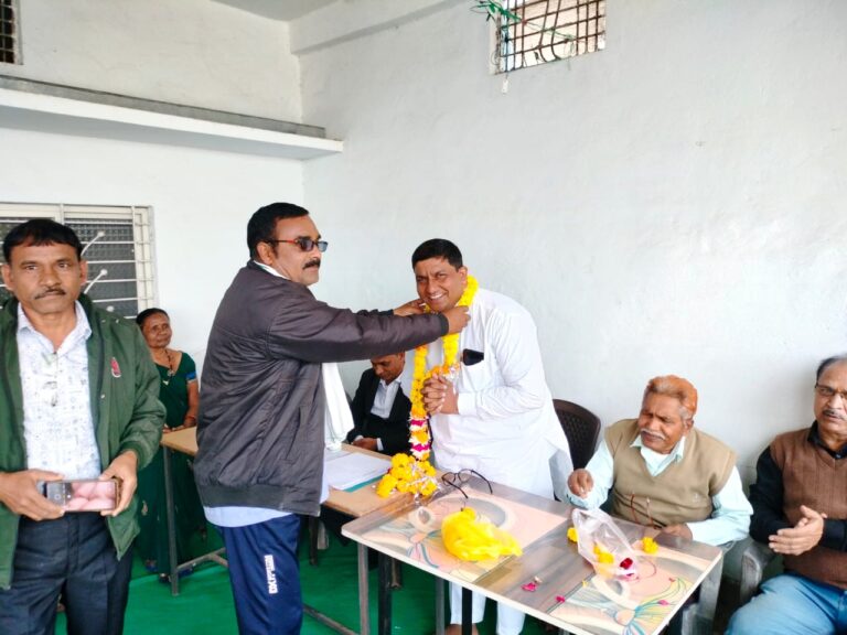 निमाड महासंघ की पहल रंग लाई दैनिक वेतनभोगियों को सर्वोच्च न्यायालय से नियमितीकरण और पेंशन का लाभ दिलाने में राहत