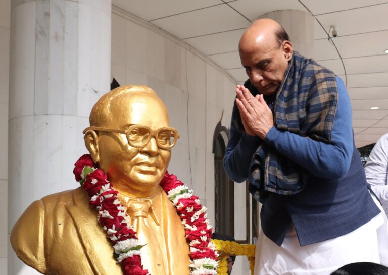 रक्षा मंत्री ने सैन्य कर्मियों को सैन्य रणनीतियों और युद्ध कौशल में निपुण बनाने के लिए भारतीय सेना प्रशिक्षण संस्थानों के प्रयासों की सराहना की