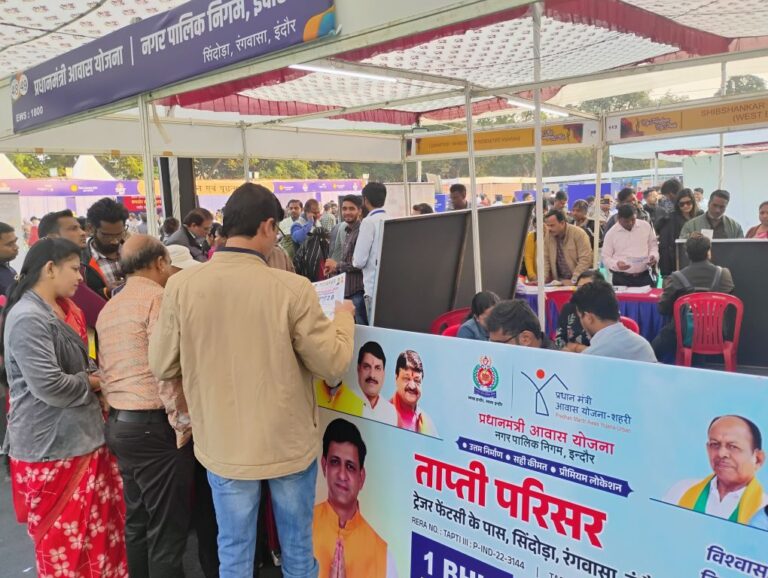 जिलाप्रशासन दुवारा आयोजित आवास मेला निम्न व मध्यमवर्गीय परिवारों की भावना से खेलने भर से बढ़कर कुछ नही।