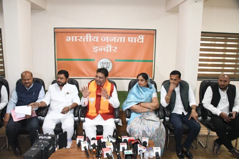 भाजपा अनुसूचित जाति मोर्चा के प्रदेश अध्यक्ष श्री कैलाश जाटव ने भाजपा कार्यालय में पत्रकार-वार्ता को किया संबोधित