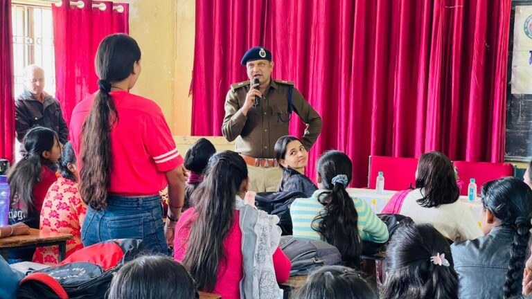 सोशल मीडिया चलाने के दौरान भी पूरी रखे सावधानी…., नही तो साइबर क्रिमिनल्स आपके निजी डाटा के साथ कर सकते है छेड़खानी।
