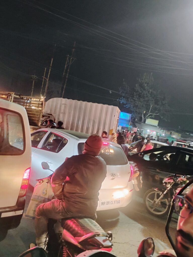 मुख्यमंत्री जी इंदौर वैसे ही यातायात की के मामले में बदनाम है आप आकर ओर क्यों इस पर मोहर लगाते है ?