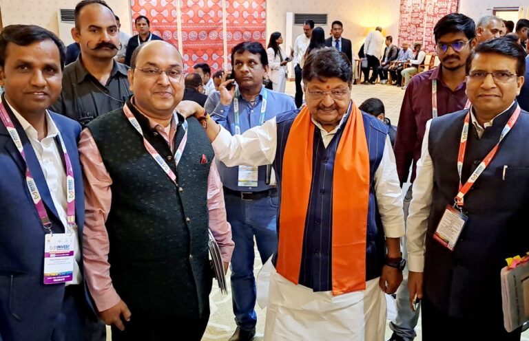 नीति निर्धारकों से उद्योगों की समस्याओं पर चर्चा