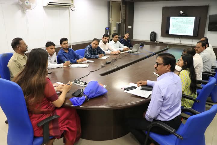 कलेक्टर नेहा मीना की अध्यक्षता में जिला गौ संवर्धन समिति की बैठक संपन्न कलेक्टर नेहा मीना की अध्यक्षता में जिला गौ संवर्धन समिति की बैठक कलेक्टर कार्यालय में ली गई। बैठक में पशुपालन एवं डेयरी विभाग के सहायक