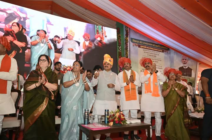 धार जिले के उमरबन विकासखंड में आयोजित मुख्यमंत्री कन्या विवाह योजना समारोह।