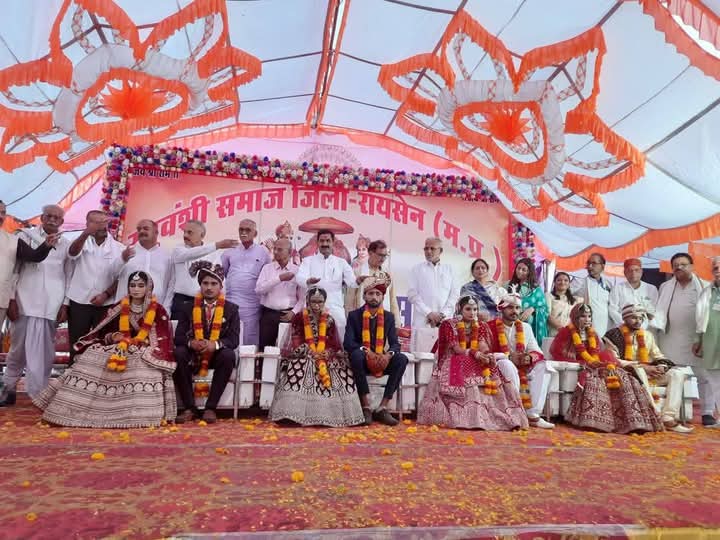रघुवंशी समाज का विवाह सम्मेलन हुआ संपन्नसमाज के मुख्य अथितियो ने वर वधु को दिया आशीर्वाद।