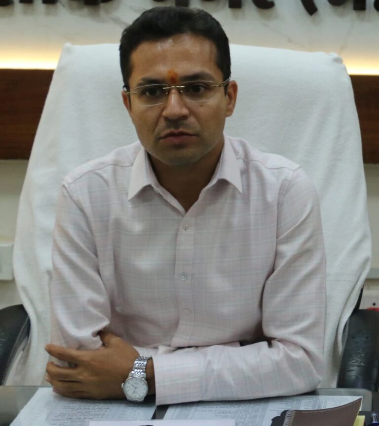 उप अंकेक्षक सहकारिता को कलेक्टर ने किया कारण बताओ नोटिस जारी