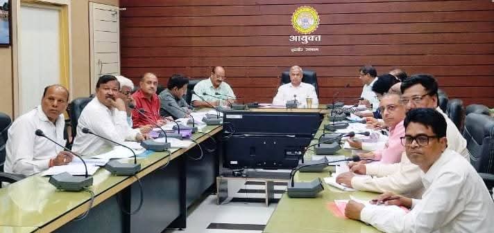 पशुपालन एवं इंदौर सहकारी दुग्ध संघ के अधिकारियों की संयुक्त बैठक सम्पन्न।