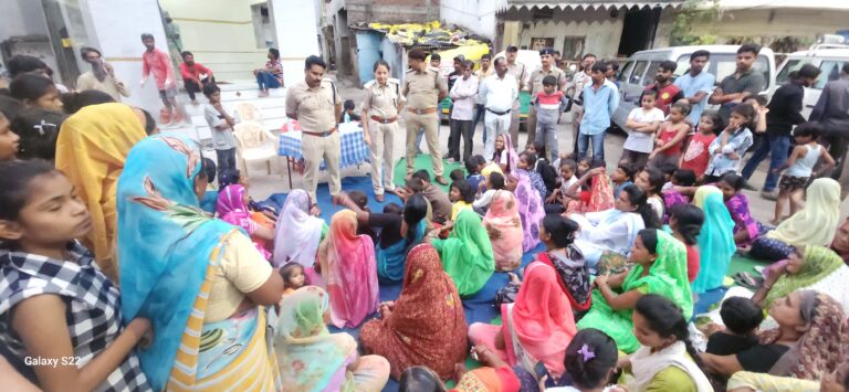 श्यामाचरण शुक्ल नगर में किया गया, महिला अपराधों व उनकें अधिकारों के प्रति जनजागरूकता हेतु विशेष कार्यक्रम का आयोजन।