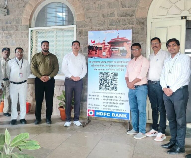 कलेक्टर श्री गुप्ता ने श्री धूनीवाले दादाजी मंदिर नवनिर्माण के लिए दान हेतु बारकोड का किया शुभारंभ