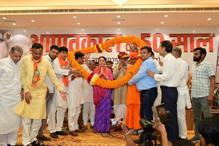 लोकतंत्र सेनानी सम्मान समारोह एवं संगोष्ठी में शामिल होकर लोकतंत्र सेनानियों को सम्मानित करने का सौभाग्य प्राप्त हुआ। दिया कुमारी (उप मिख्यमंत्री राजस्थान)