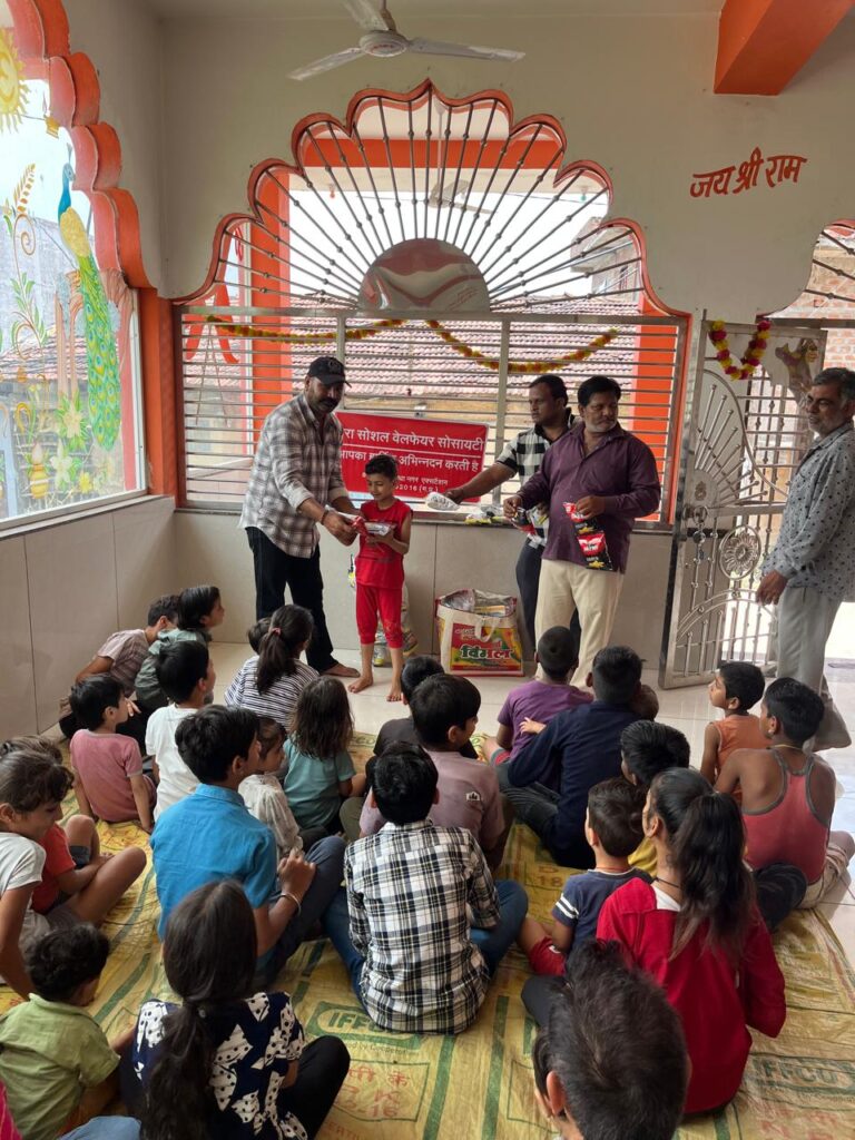 वीरा सोशल वेलफेयर सोसाइटी इंदौर द्वारा शिक्षण सामग्री का वितरण