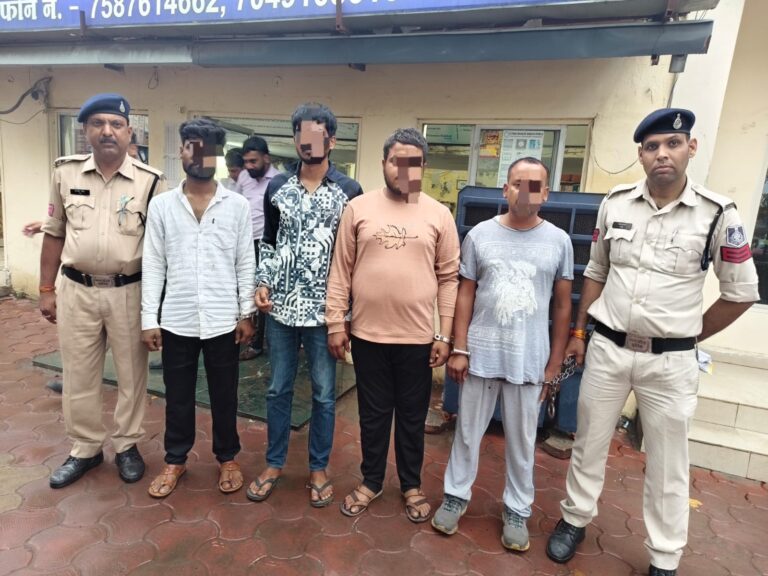 देवास नाक क्षेत्र मे ऑटो में बैठाकर, अपहरण व मारपीट की वारदात करने वाले 04 आरोपियों को पुलिस थाना लसूडिया ने किया गिरफ्तार।