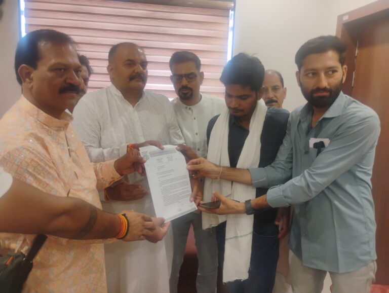 राजा व सोनम रघुवंशी के मामले में सीबीआई जाँच हो। गुना में रघुवंशो समाज ने प्रेस वार्ता कर माँग उठाई।